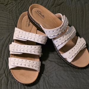 SALE 🏴󠁧󠁢󠁳󠁣󠁴󠁿 Clarks White Sandals with Braided Straps